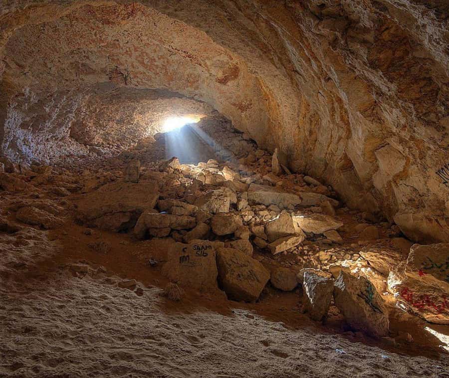 Doha: Guided Al Misfir Cave Tour - Key highlights you’ll notice right away