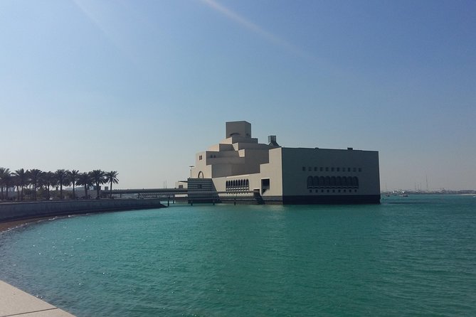 Doha: Iconic Sights, Culture & Museum of Islamic Art Tour - Stop 2: The Corniche, 10 minutes of bay views and national-day atmosphere