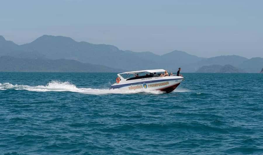 Doha: Speed Boat Adventure – 1 Hour Thrill Ride - Doha skyline from the Arabian Gulf, plus the big photo hits
