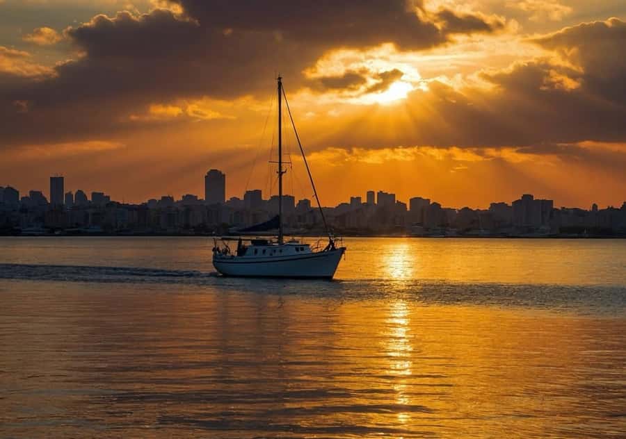 Doha: Speed Boat Adventure – 1 Hour Thrill Ride - Who should book, and who should pass