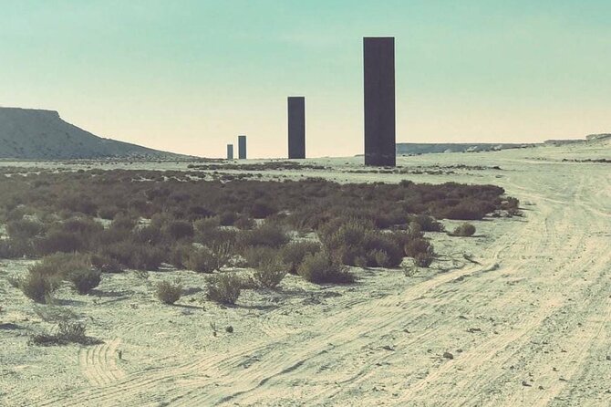 Doha: West Coast Tour , Richard Serra Sculpture, Zekreet - Richard Serra in Brouq Nature Reserve: Four Steel Plates in a Kilometer of Quiet