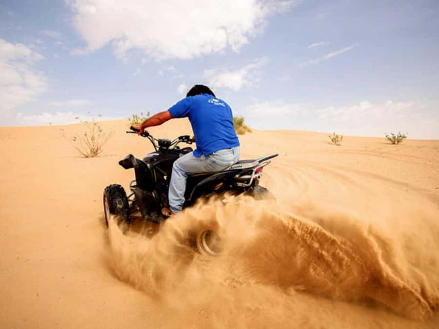 Explore desert Qatar: Off-Road Adventures, dune bashing Tour - Sandboarding and the Photo Peak Moment