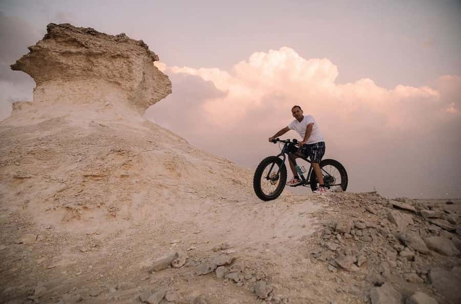 Qatar: Combo Tour of the North and West with Pickup - Zekreet Peninsula: Umbrella-Shaped Rock and Limestone Drama