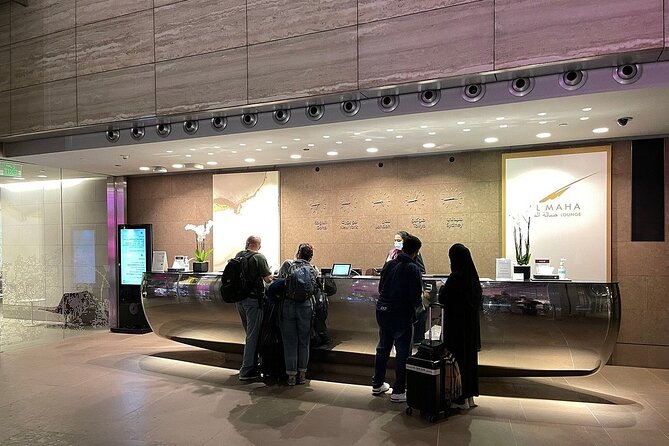 Qatar: Doha Hamad International Airport (DOH) Al Maha Lounge - Wi-Fi, TV Channels, Newspapers, and the Flight Monitor Advantage